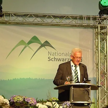 Hirsch Mit Cafe Kloesterle Hotel