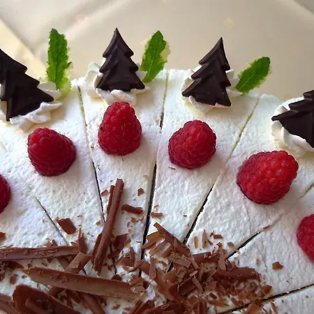 Hirsch Mit Cafe Kloesterle 3* אנצקלושטרלה