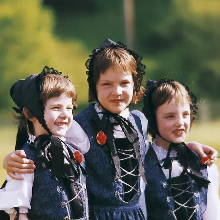 Hirsch Mit Cafe Kloesterle