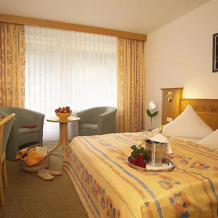 Hotel Hirsch Mit Cafe Kloesterle