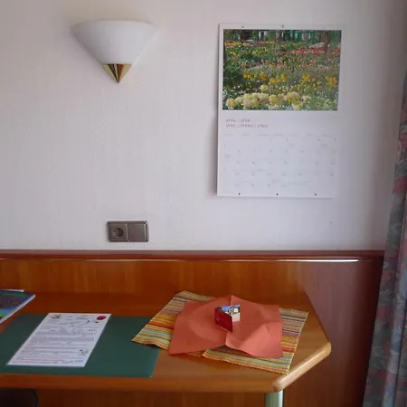 Hirsch Mit Cafe Kloesterle Hotel