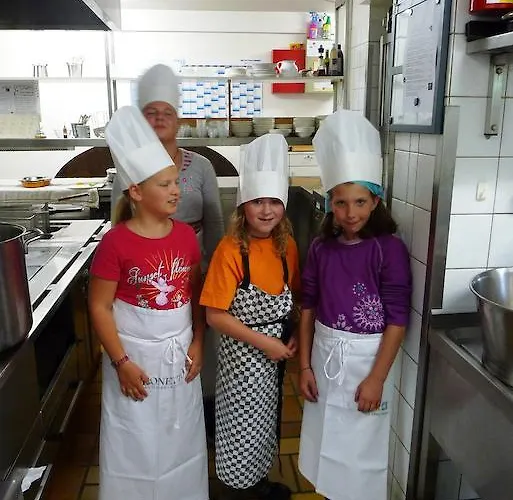 Hotell Hirsch Mit Cafe Kloesterle Enzklösterle