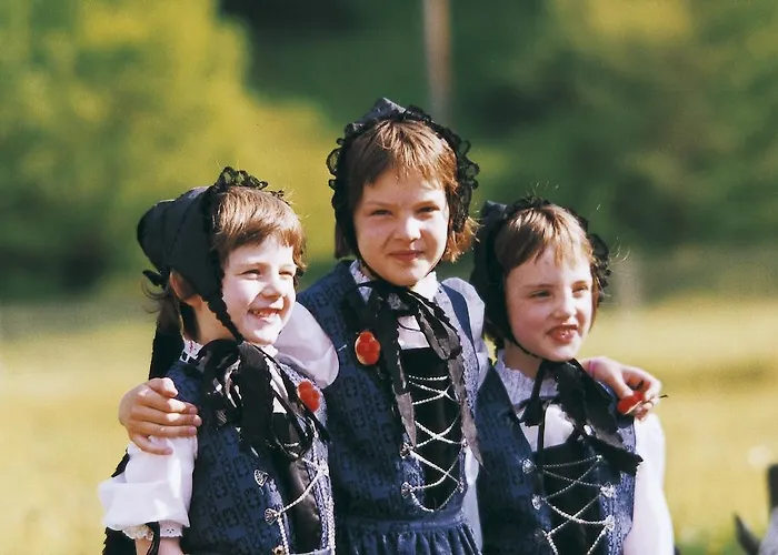 Hirsch Mit Cafe Kloesterle