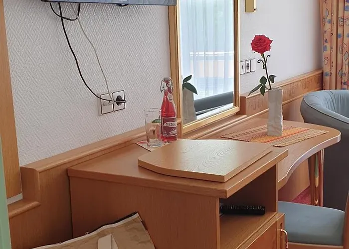 Hotell Hirsch Mit Cafe Kloesterle 3*