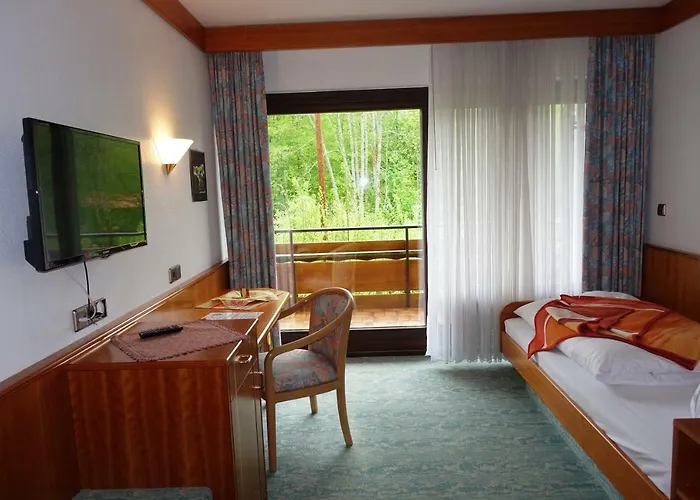 Hirsch Mit Cafe Kloesterle Hotell