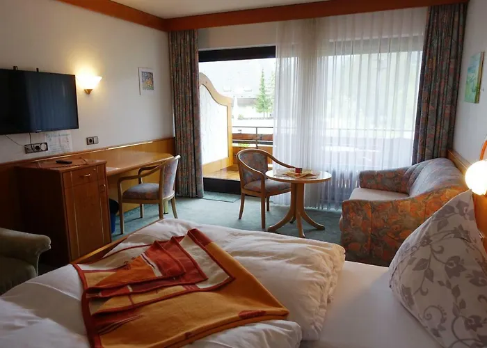 Hotell Hirsch Mit Cafe Kloesterle 3*