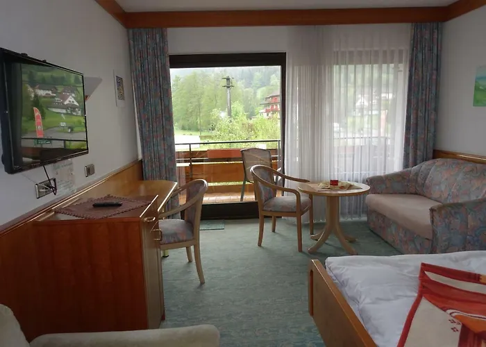 Hirsch Mit Cafe Kloesterle Hotell 3*