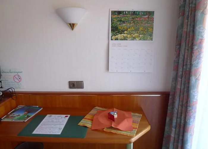 Hirsch Mit Cafe Kloesterle Hotell